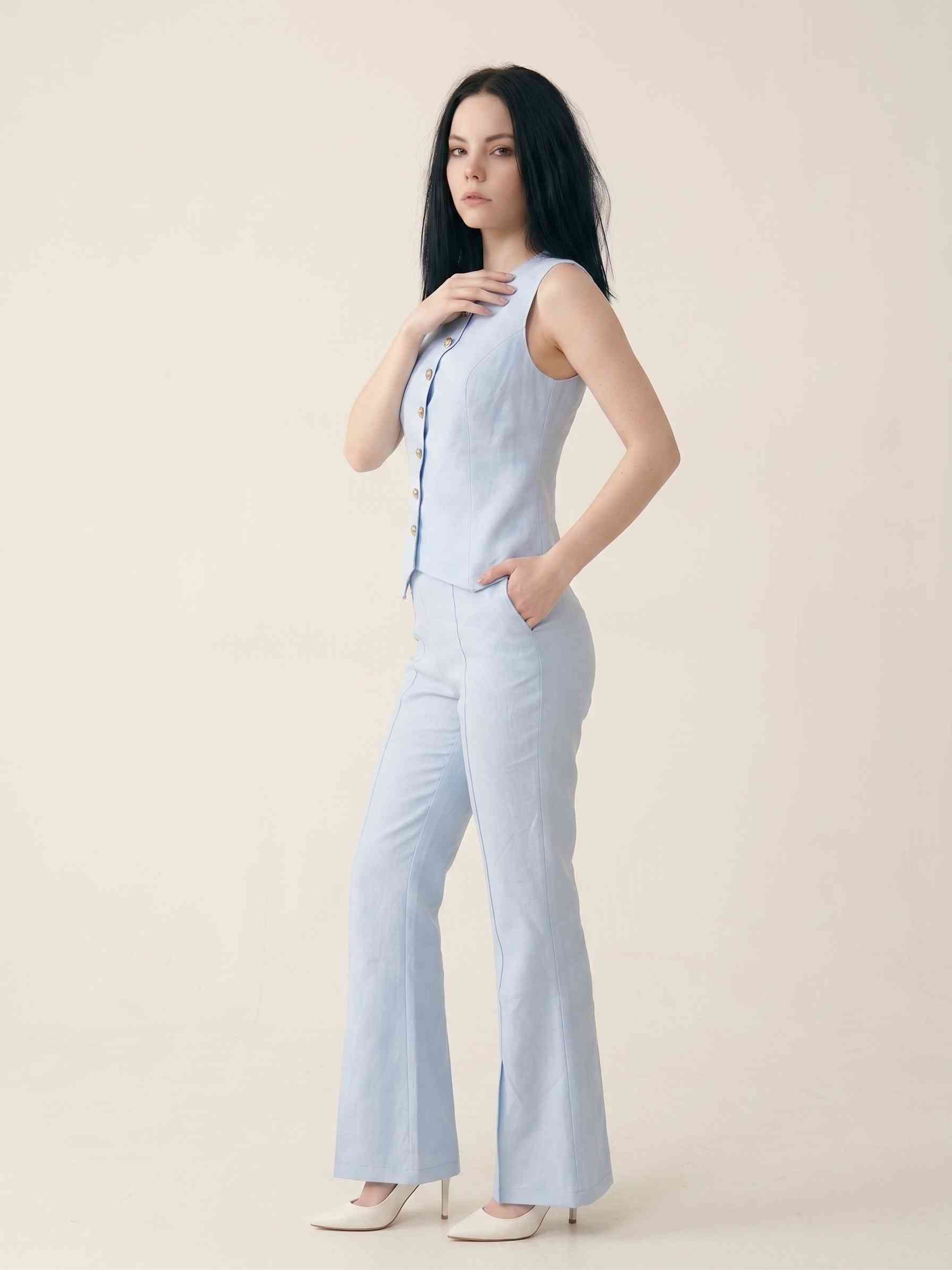 Altın Düğmeli Tailored Yelek ve Dikiş Detaylı İspanyol Paça Pantolon Takımı Azurea