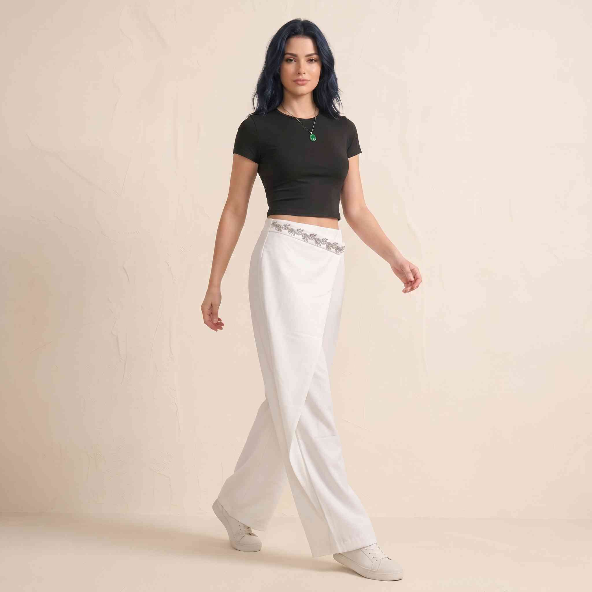 Kristal Bel Detaylı Beyaz Anvelop Geniş Paça Pantolon Lyra