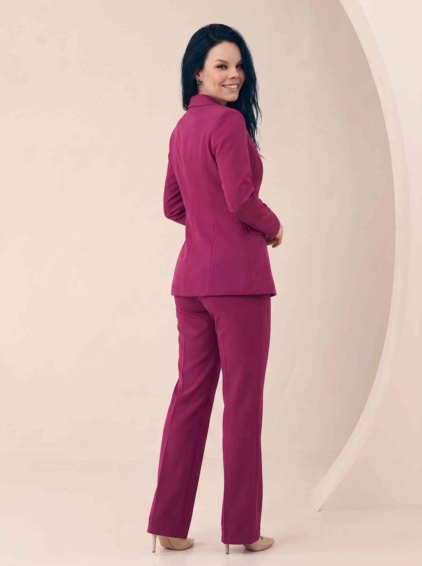 Fulgora Yoğun Kristal Pave Yaka İşlemeli Magenta Kruvaze Form Ceket - Geniş Paça Pantolon Takım