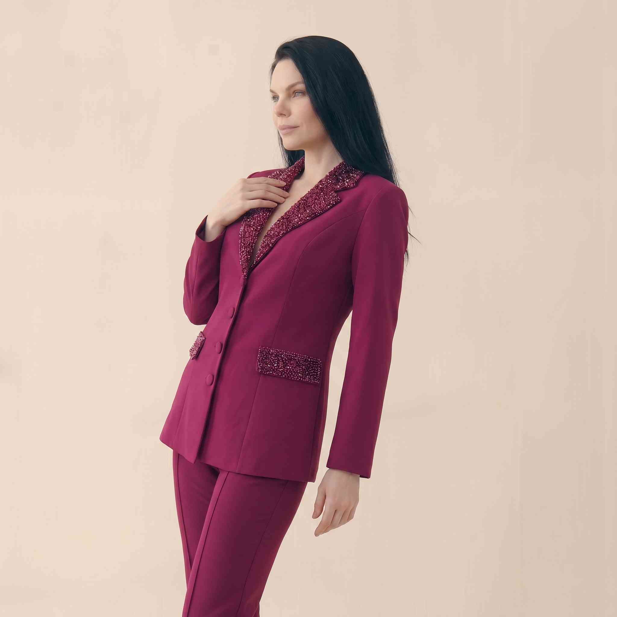 Yaka ve Cep Kristal İşlemeli Tailored Magenta Blazer Ceket ve Pantolon Takımı Rubellite