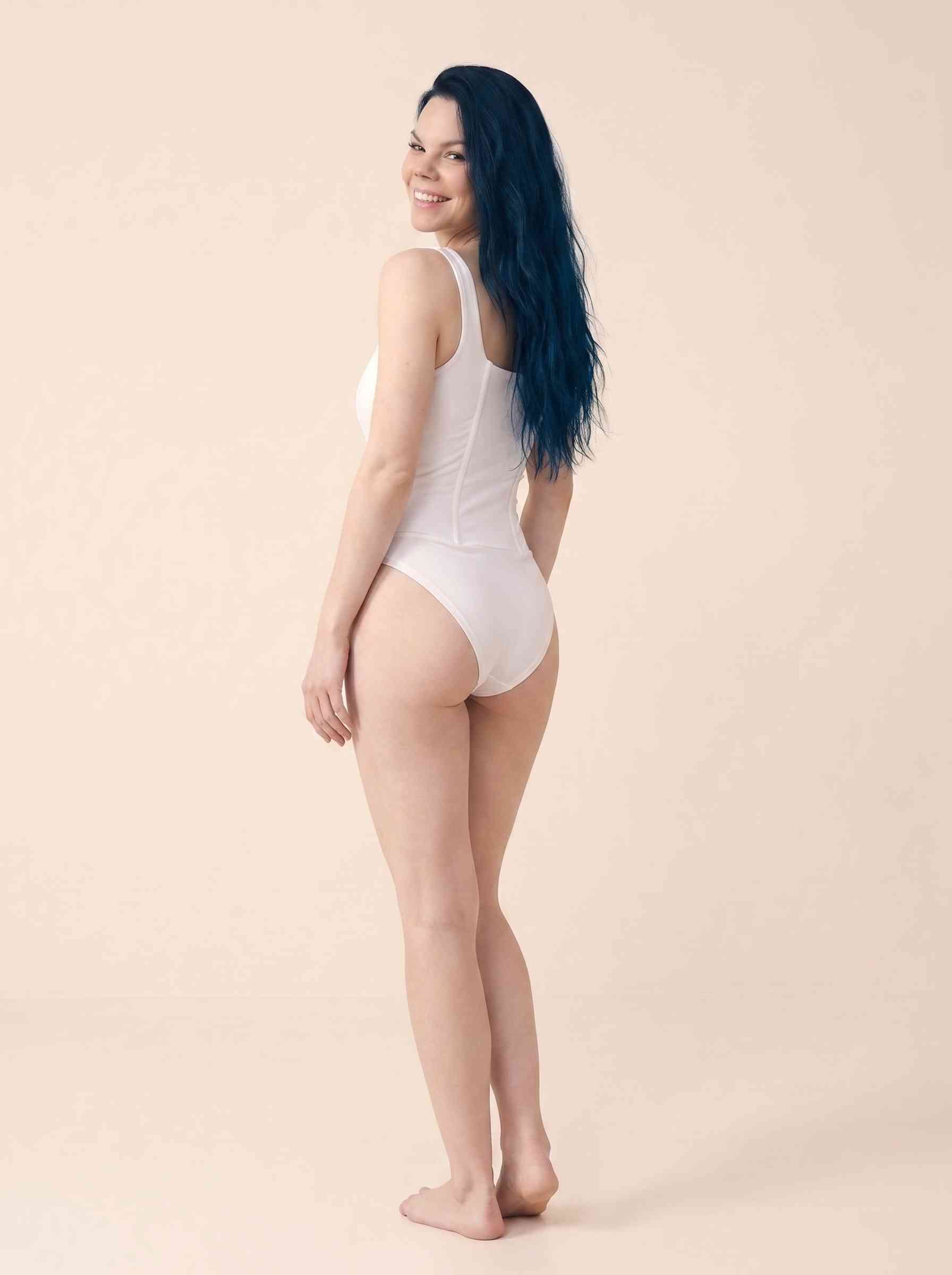 Orvelia Aura Beyaz Kare Yaka Korse Dikişli İnce Askılı Bodysuit