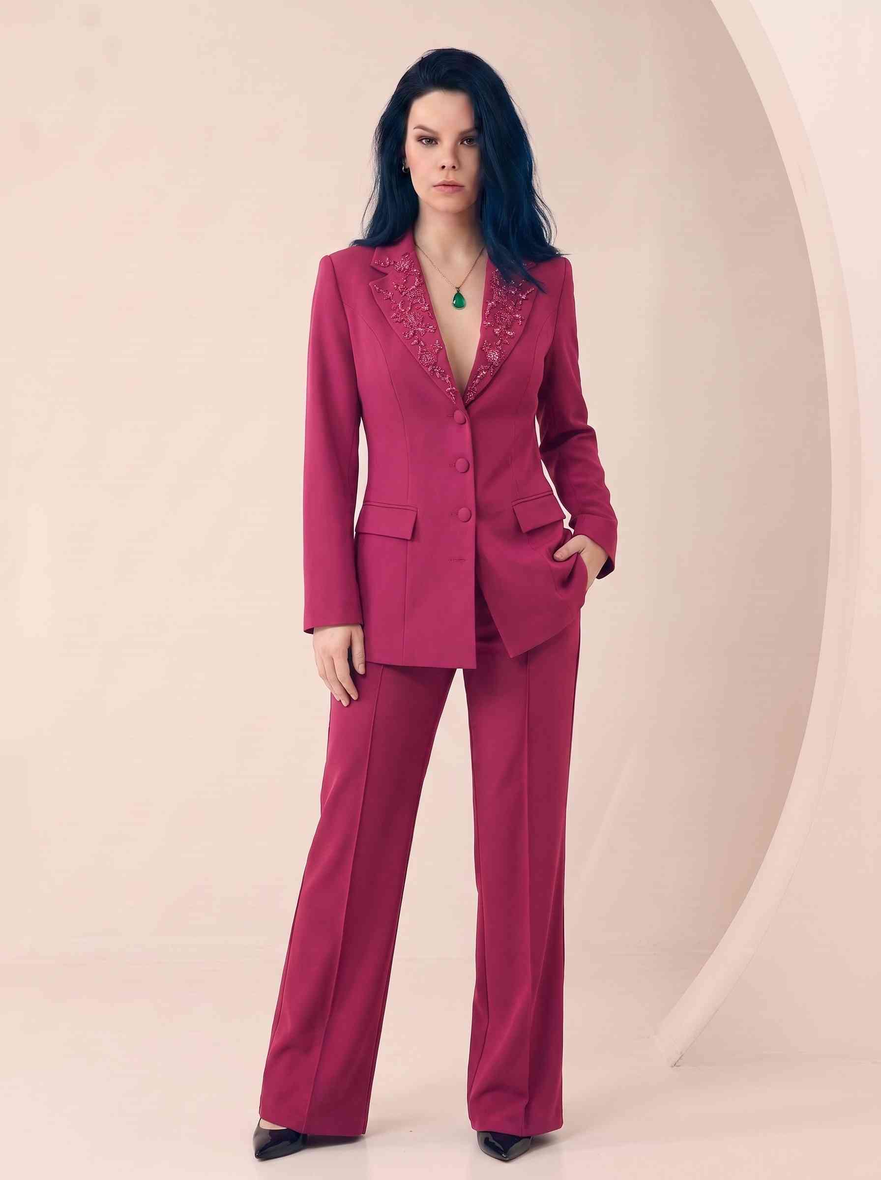 Purpura Yaka Kristal İşlemeli Kumaş Kaplı Düğmeli Fuşya Ceket   Pantolon Takım